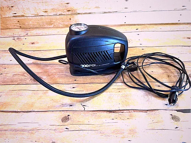 Portable Air Compressor 300PSI 12V DC for Car or Bike